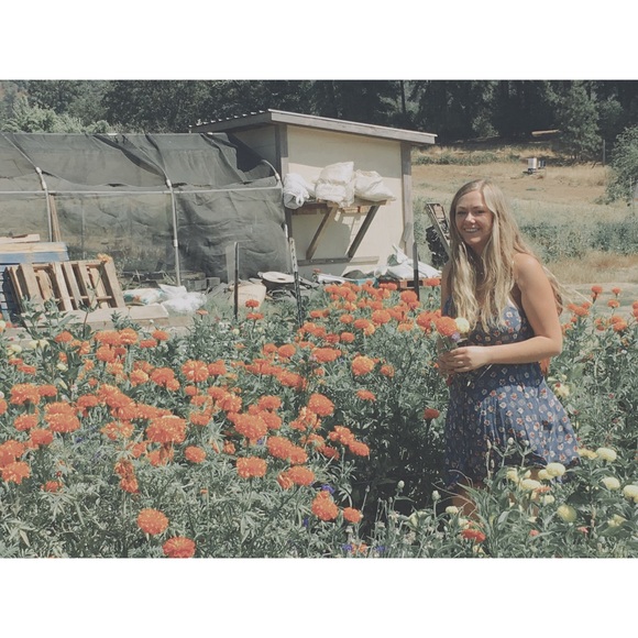 Meet your Posher, Laura - Picture 3 of 3